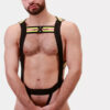 Vista frontal del Body Harness Barcode Berlin Matja en un modelo con el mensaje "Let's Play" en la banda del pecho.