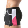 Detalle lateral del Short Leader Hero Negro con contraste en blanco y rosa.