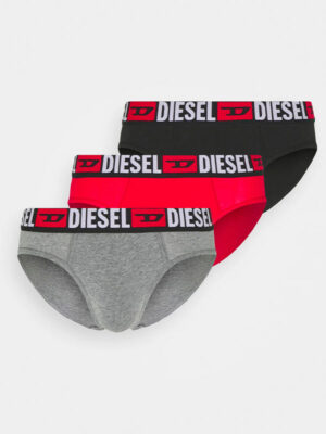 Pack de 3 slips Diesel E5326 para hombre. Colores negro, gris y rojo. Cinturilla elástica con logo Diesel y ajuste ergonómico. ¡Comodidad y estilo diario!