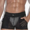 detalle frontal pantalón corto deportivo hombre Code 22 openwork negro