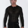 Vista frontal del Jersey de Punto Code 22 Henley en negro, estilo openwork