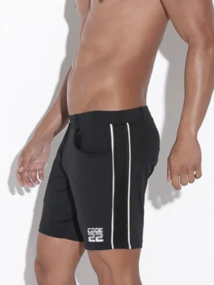 Detalle lateral Pantalón Corto Deportivo Code 22 Downtown Negro con línea contrastante