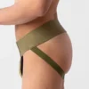 Suspensorio (jockstrap) Barcode Berlin Zuri en color dark army, vista lateral destacando las correas traseras y el ajuste