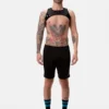 Modelo luciendo el Short Tubor Negro con estilo deportivo y moderno