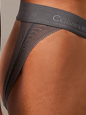 Detalle del encaje lateral semitransparente del suspensorio Calvin Klein Sculpt.