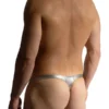 Vista trasera y lateral del tanga Manstore M2463 plateado, ideal para hombres que buscan un diseño llamativo y moderno