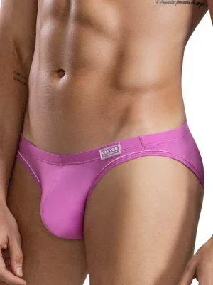 Slip Clever para Hombre Mirage Piping en color morado, diseño anatómico y tejido de nylon y elastano para máximo confort y estilo.