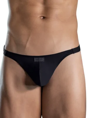 Vista frontal del tanga masculino Clever Luxury negro mostrando el diseño ajustado y elegante para hombre. En xxxmadrid.com