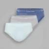 Primer plano de slip Calvin Klein Cotton Stretch azul claro con cintura elástica con logo.