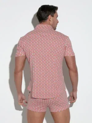 Vista trasera de la Camisa Slim Fit Coral Code 22 con estampado geométrico en rojo y azul