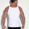 Espalda del modelo luciendo tanktop blanco entallado de tirantes de Code 22