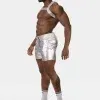 vista lateral short hombre silver con arnés y calcetines marca