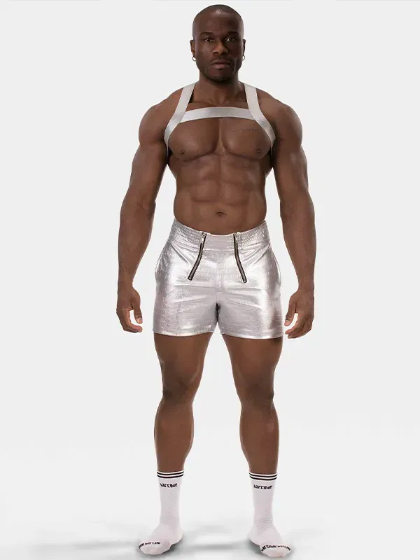 conjunto hombre short y arnés plateado metalizado look industrial