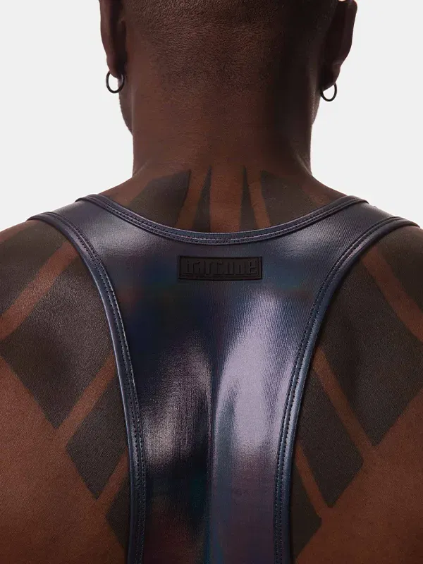 detalle espalda nadador singlet iridiscente hombre etiqueta trasera