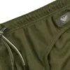 Detalle del slip de baño Emporio Armani Espiga Army con cordón a tono y textura adamascada