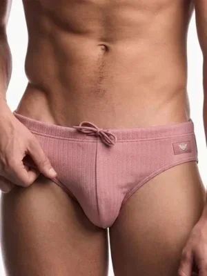 Bañador slip Emporio Armani Espiga Old Rose sobre fondo gris