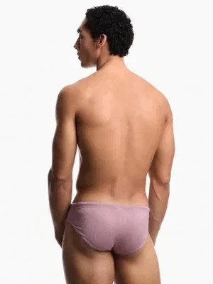 Slip de baño Emporio Armani Espiga Old Rose vista trasera completa sobre modelo