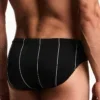 Slip de baño Emporio Armani Pinstripe negro vista trasera sobre modelo
