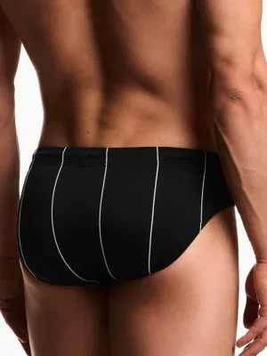 Slip de baño Emporio Armani Pinstripe negro vista trasera sobre modelo