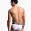 Slip hombre blanco Emporio Armani Bold Monogram, cinturilla logo negra, vista trasera.