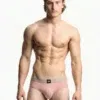Slip hombre rosa empolvado Emporio Armani, cinturilla taupe con etiqueta águila centrada, vista frontal.