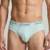 Slip Calvin Klein Micro Stretch verde menta, cinturilla logo al tono, vista frontal.