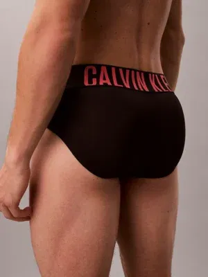 Slip Calvin Klein Intense Power Micro negro, cinturilla logo azul claro, vista producto.