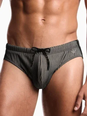 Slip de baño Emporio Armani Stripe Nut vista frontal sobre modelo
