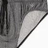Detalle del slip de baño Emporio Armani Stripe Nut con rayas verticales y cordón negro