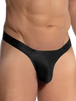 Vista frontal del ministring Olaf Benz RED2507 negro con brillo discreto y perfil reducido.