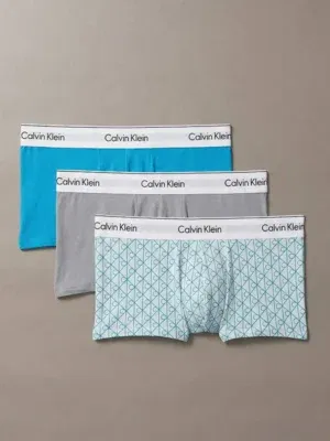 Pack de 3 calzoncillos bóxer cortos (trunks) Calvin Klein Icon Cotton Stretch en colores azul cian, gris neblina y blanco con estampado geométrico.