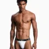 Suspensorio Emporio Armani Bold Monogram blanco vista frontal sobre modelo
