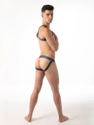 Vista trasera del Suspensorio Leader Essentials Azul Marino combinado con Arnés Essentials — Leader