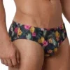 Vista frontal completa de bañador slip Olaf Benz BLU2553 Tropical con estampado de piñas y flores
