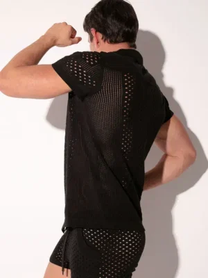 detalle frontal camisa Code 22 Mosaic Negra con cuello y botonadura