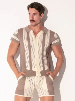 camisa Code 22 Mosaic Taupe de frente con punto calado bicolor