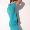 Vista lateral derecha con cuello camp y conjunto coordinado en teal, Camisa Code 22 Silken Teal, Code 22