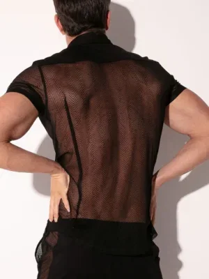 Vista trasera de camisa Rock negra de tul Code 22 sobre modelo