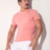 Detalle lateral de cuello redondo y tejido liso rosa, Camiseta Code 22 Essential Rosa, Code 22