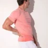 Vista lateral derecha con corte ceñido y color rosa salmón, Camiseta Code 22 Essential Rosa, Code 22