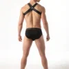 Vista trasera del Pack Slip y Arnés Leader Essentials Negro con espalda en X y trasera cerrada