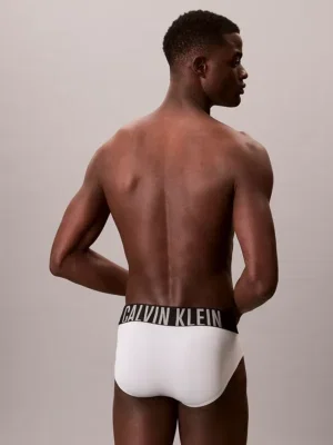 Pack 3 Slips Calvin Klein Intense Power Micro 4UW vista trasera sobre modelo