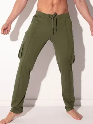 Vista frontal completa con cintura elástica, cordón tonal y bolsillos cargo laterales, Pantalón Cargo Code 22 Silken Khaki, Code 22