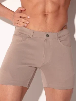 Detalle frontal con botón, cinturilla y bolsillo delantero en color taupe, Pantalón Corto Code 22 5-Pocket Taupe, Code 22