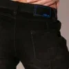 Pantalón corto vaquero negro Code 22 vista lateral trasera con bolsillos posteriores