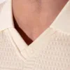 polo Code 22 Medley offwhite vista frontal con jacquard geométrico