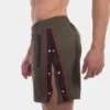 Vista trasera del short efecto piel army Fuad de Barcode Berlin