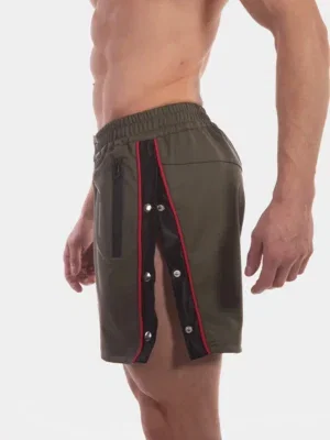 Vista trasera del short efecto piel army Fuad de Barcode Berlin