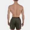 Vista trasera del short efecto piel army Fuad de Barcode Berlin