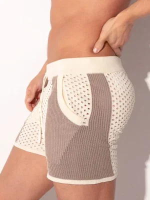 detalle lateral del short bermuda Code 22 Mosaic Taupe